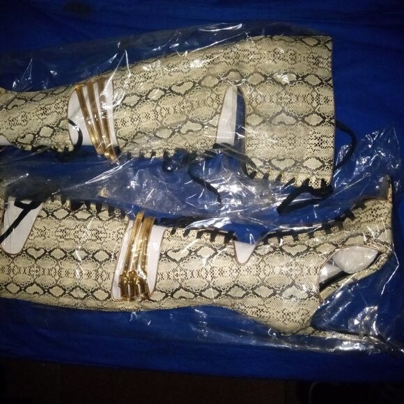 Privileged BONAFIED ROCKSTAR  ( BRAND NEW !!!! ) - Picture 3 of 3